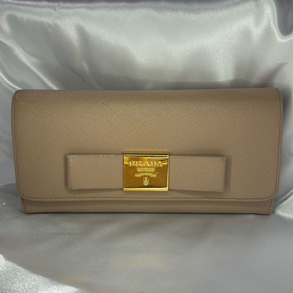 PRADA SAFFIANO FIOCCO WALLET W/AUTHENTICITY CARD - Picture 1 of 11